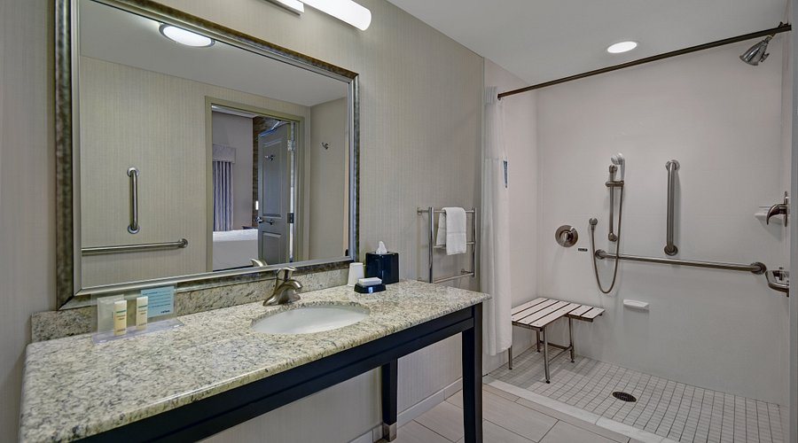 Hampton Inn Suites Robbinsville Robbinsville New Jersey — Bathroom