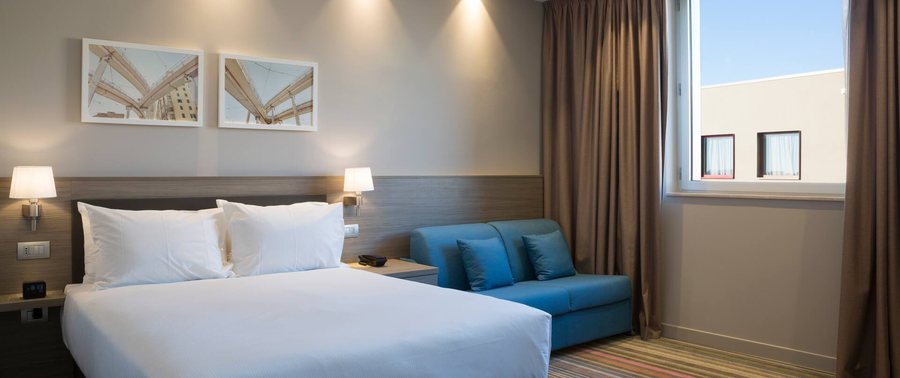 Hampton Inn Suites Rome — Guest room