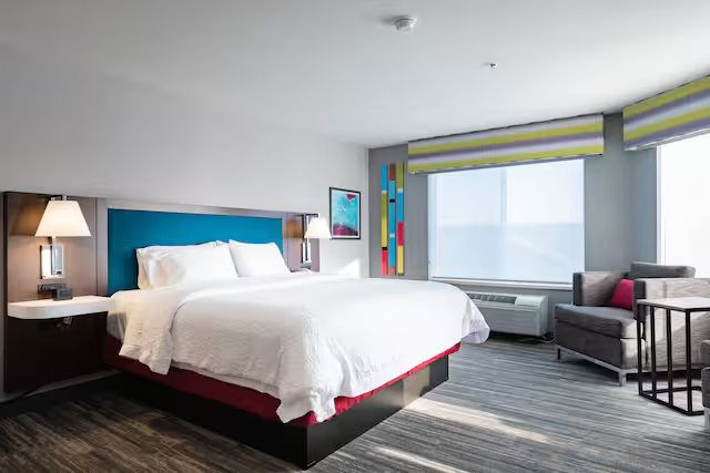 Hampton Inn Suites Salt Lake City Airport — Guest room