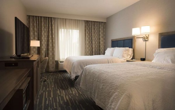 Hampton Inn Suites Seattle Redmond — Guest room