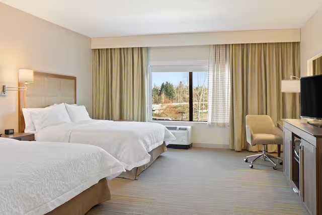 Hampton Inn Suites Seattle Woodinville WA — Guest room