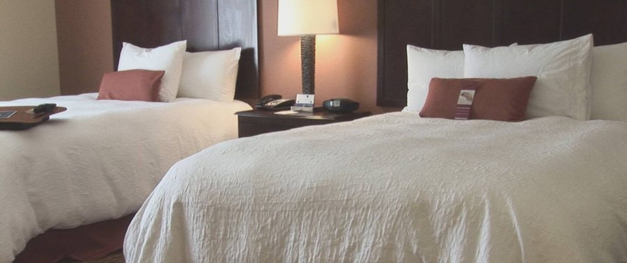Hampton Inn Suites Sevierville Stadium Drive — Guest room