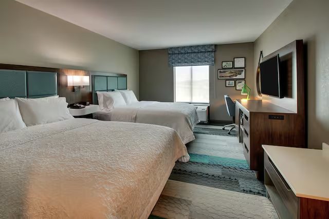Hampton Inn Suites Southport — Guest room