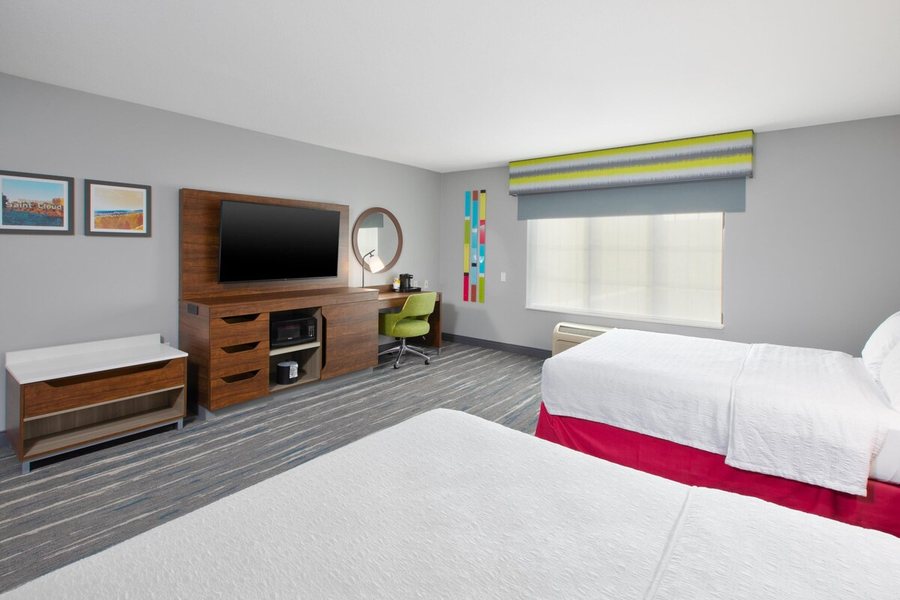 Hampton Inn Suites St Cloud Mn — Guest room