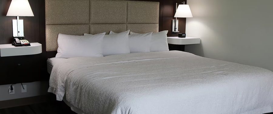 Hampton Inn Suites Stephenville — Guest room