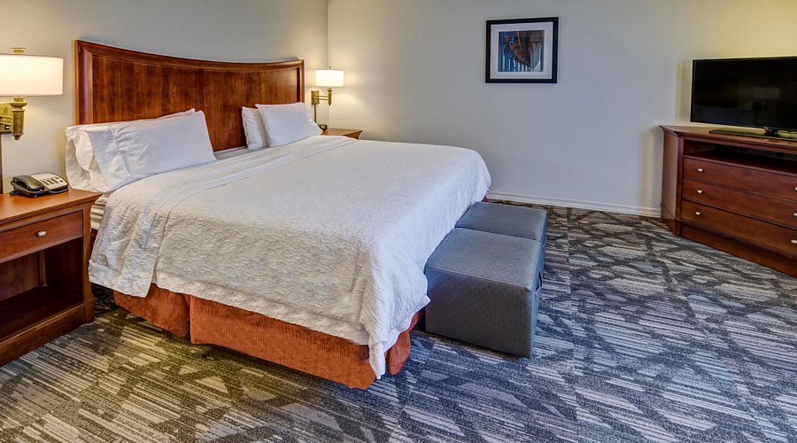 Hampton Inn Suites Stuart North — Guest room