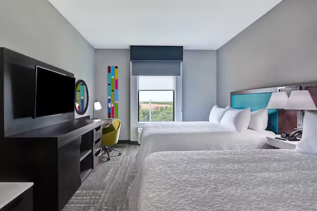 Hampton Inn Suites Tampa North — Guest room