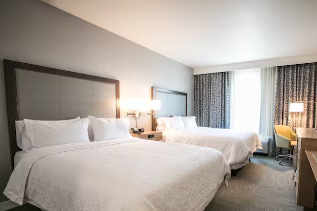 Hampton Inn Suites Tempe Phoenix Airport — Guest room