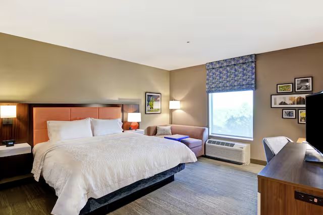 Hampton Inn Suites Tucson Mall — Guest room