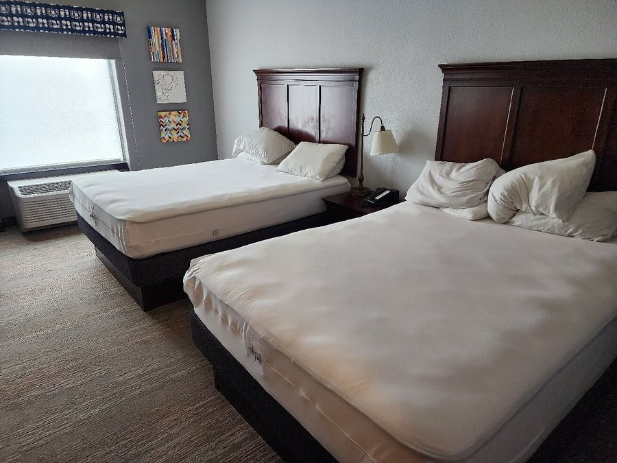 Hampton Inn Suites Tulsa South Bixby — Guest room