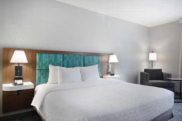Hampton Inn Suites Tulsa Tulsa Hills — Guest room