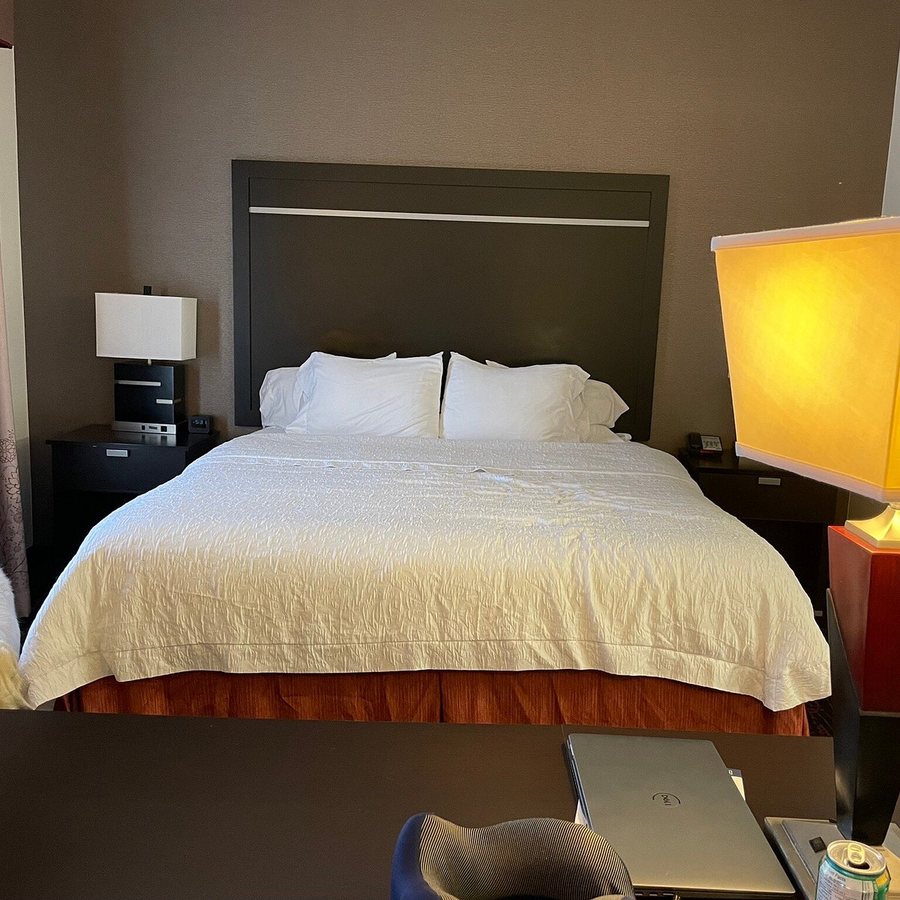 Hampton Inn Suites Tulsa woodland Hills 71st memorial — Guest room