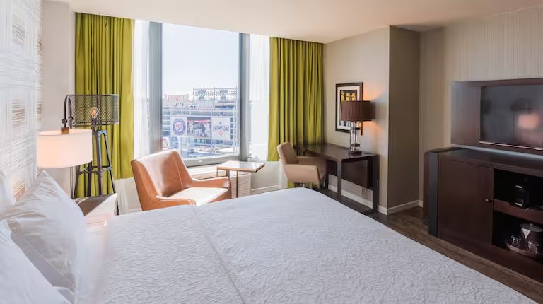 Hampton Inn Suites Washington DC Navy Yard — Guest room
