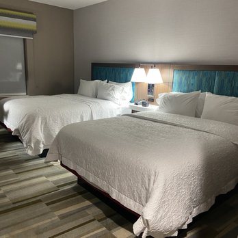 Hampton Inn Suites Watsonville — Guest room