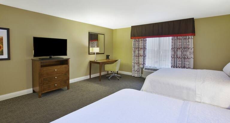 Hampton Inn Suites Wichita Northeast — Guest room
