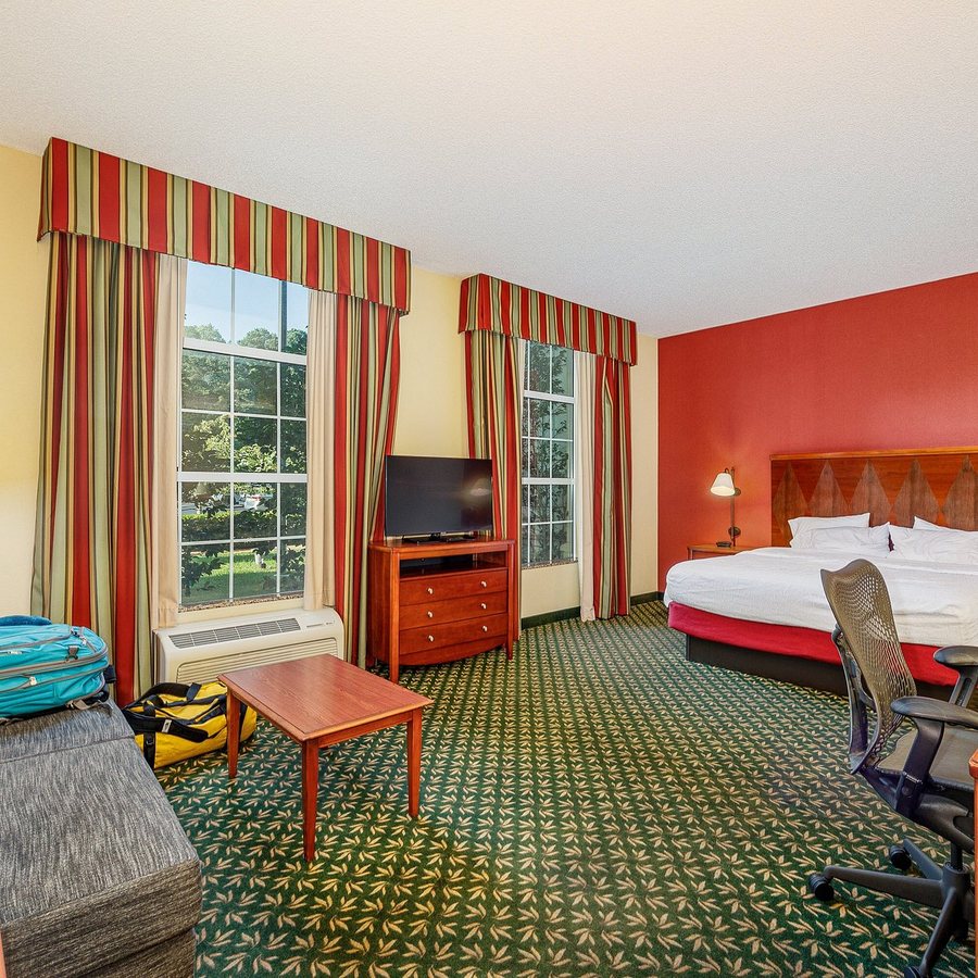 Hampton Inn Suites Williamsburg Central — Guest room
