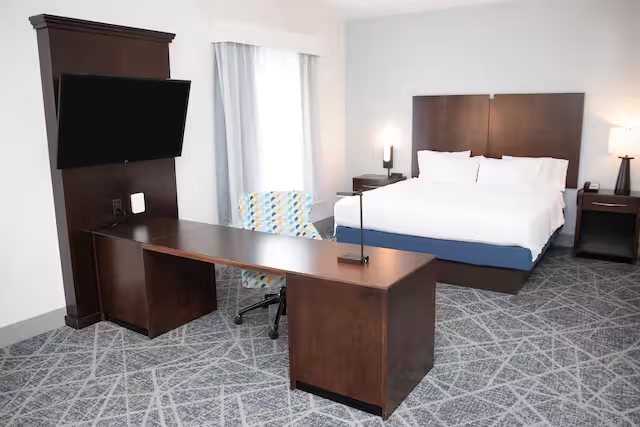 Hampton Inn Suites Williamsport Faxon Exit — Guest room