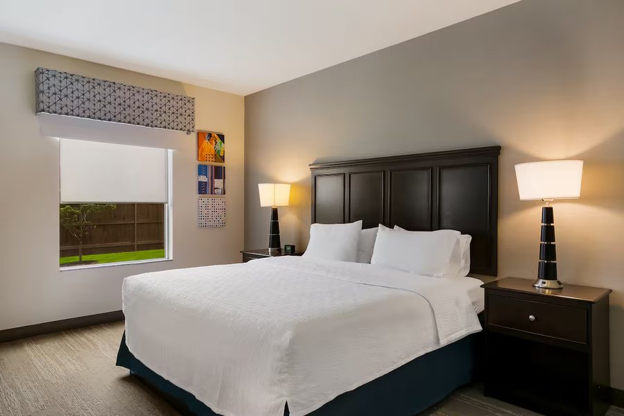 Hampton Inn Suites Wilmington Christiana — Guest room