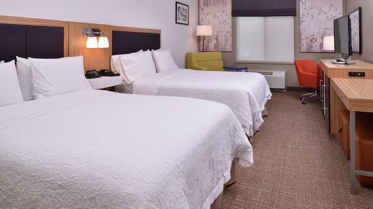 Hampton Inn Suites Woodland Sacramento Area — Guest room