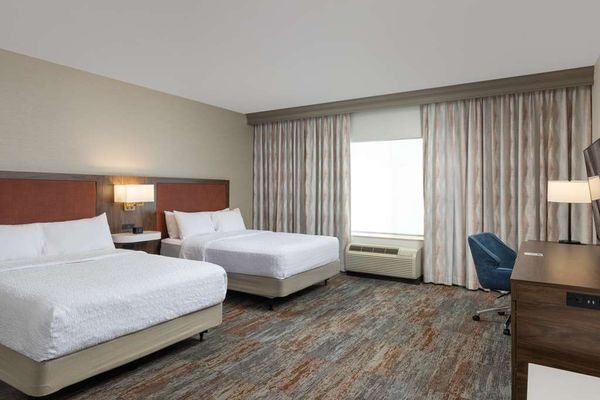 Hampton Inn Suites Yuba City — Guest room