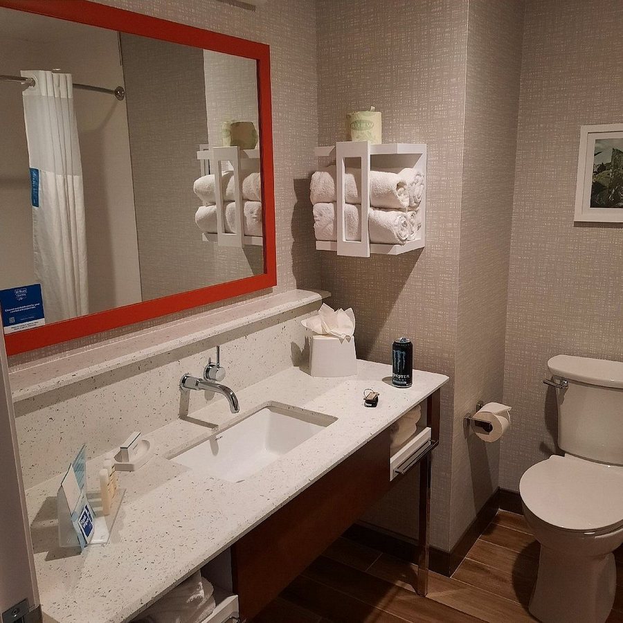 Hampton Inn Sulphur Springs — Bathroom