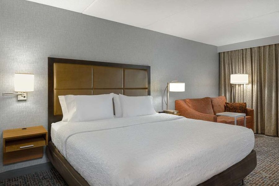 Hampton Inn Tallahassee Central — Guest room