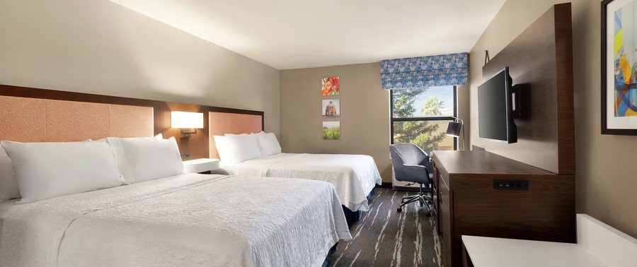 Hampton Inn Tracy — Guest room