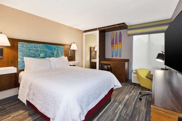 Hampton Inn Traverse City — Guest room