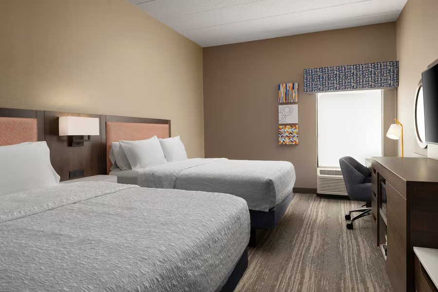 Hampton Inn Troy — Guest room