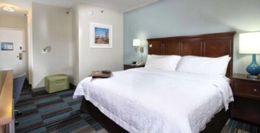 Hampton Inn Tucson Airport — Guest room
