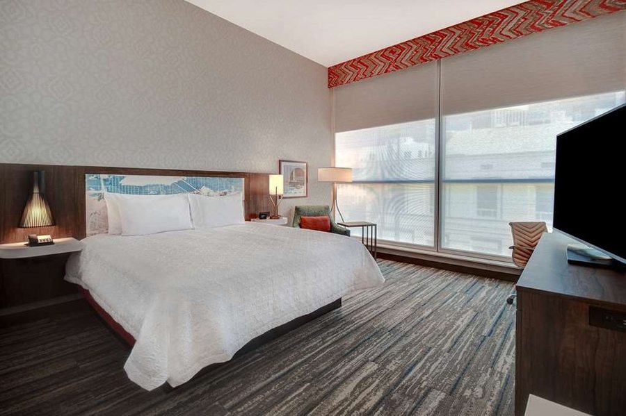 Hampton Inn Tucson Downtown — Guest room