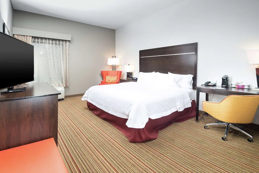 Hampton Inn Tulsa broken Arrow — Guest room