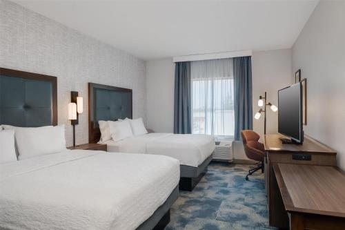 Hampton Inn Turlock — Guest room
