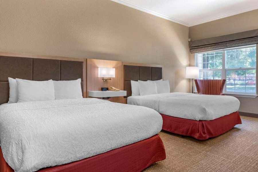 Hampton Inn Ukiah — Guest room