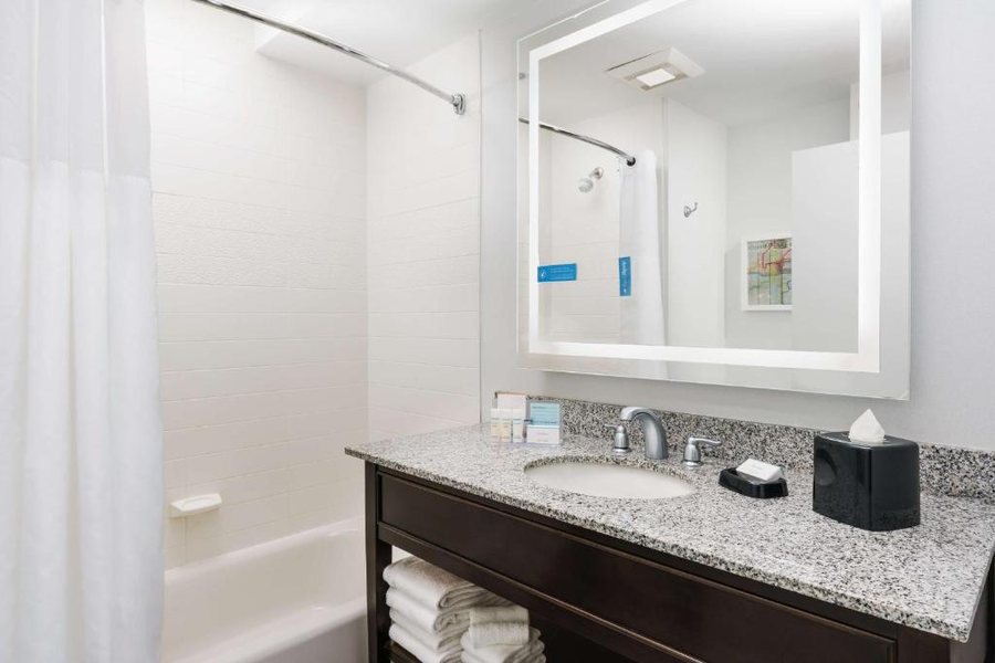 Hampton Inn Washington D c white House — Bathroom