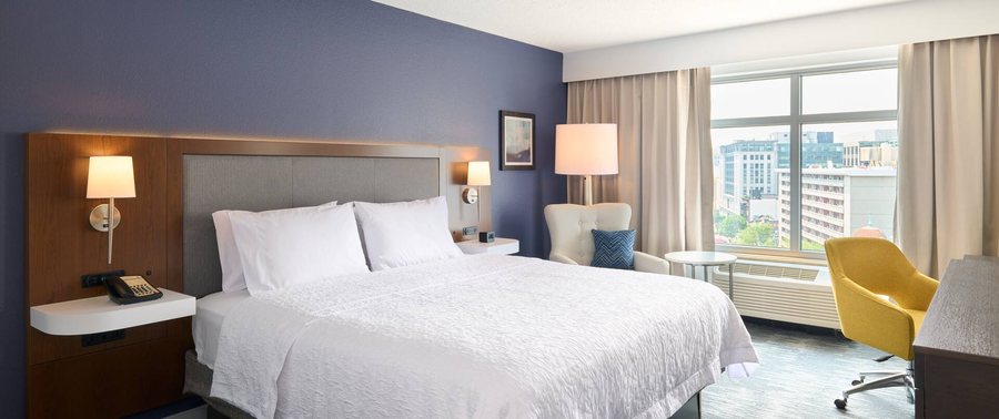 Hampton Inn Washington Downtown Convention Center — Guest room