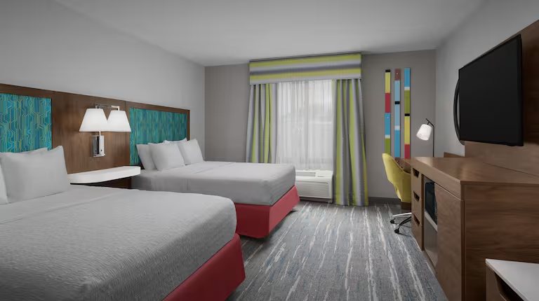 Hampton Inn Waterloo Cedar Valley — Guest room