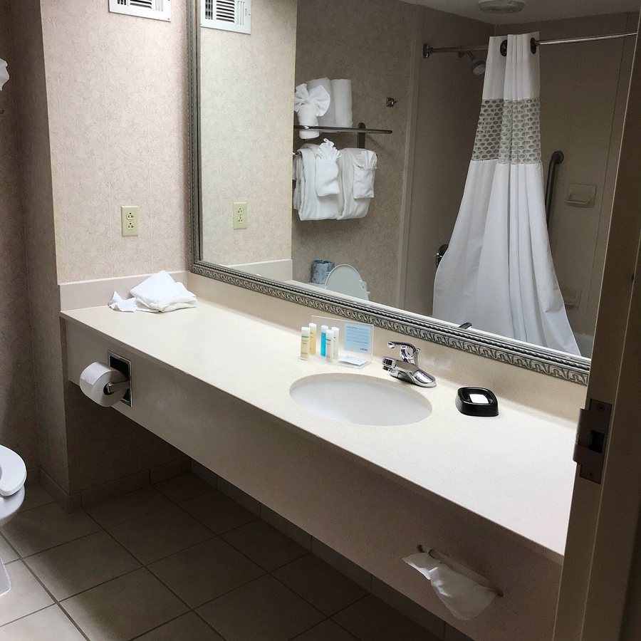 Hampton Inn West Plains West Plains Missouri — Bathroom