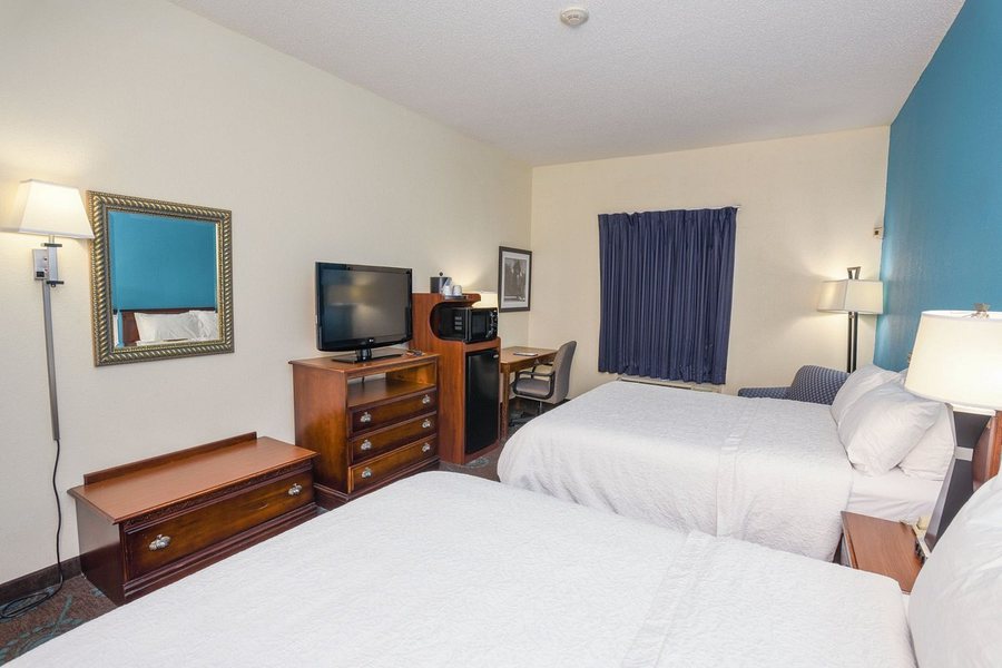 Hampton Inn Williamston — Guest room