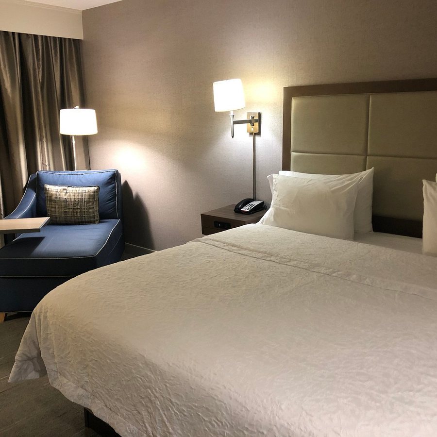 Hampton Inn Wilmington Downtown — Guest room