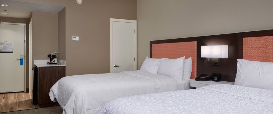 Hampton Inn Wilmington Medical Park — Guest room
