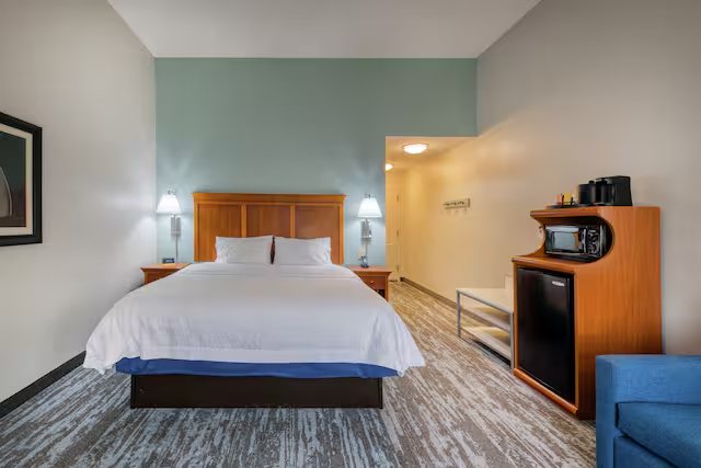Hampton Inn Wilmington University Area Smith Creek Station — Guest room
