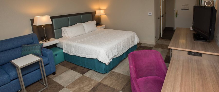 Hampton Inn Wooster — Guest room