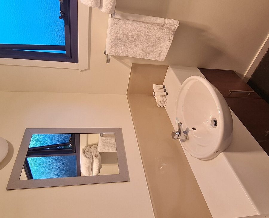 Hamptons on the Bay — Bathroom