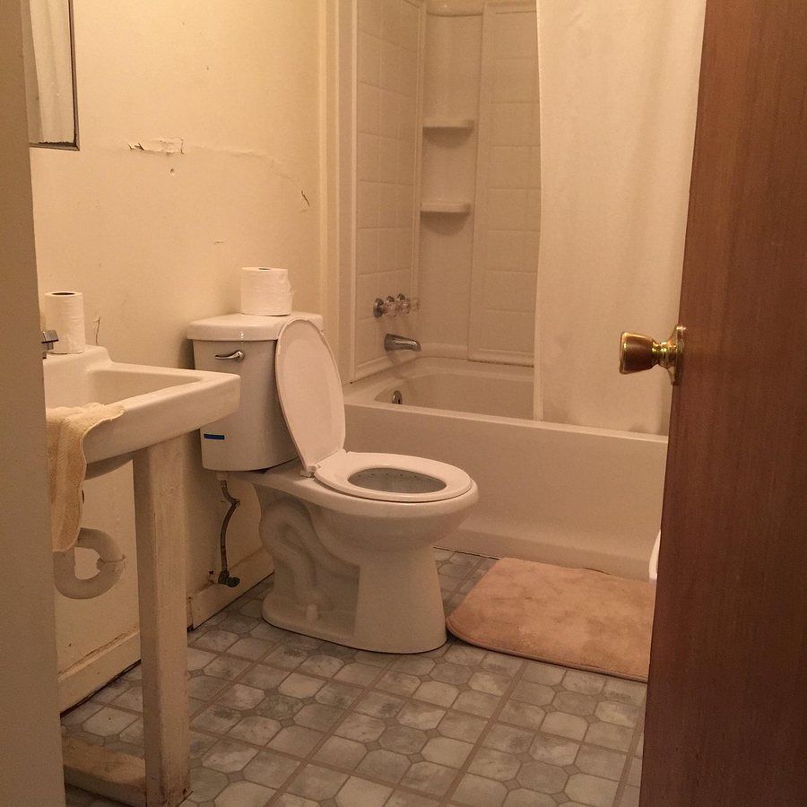 Hana Inn formerly Joes Place — Bathroom
