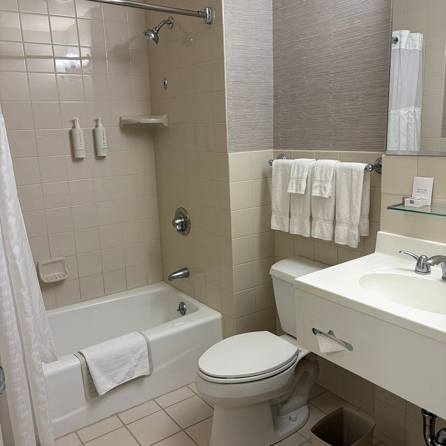 Handlery Union Square Hotel — Bathroom
