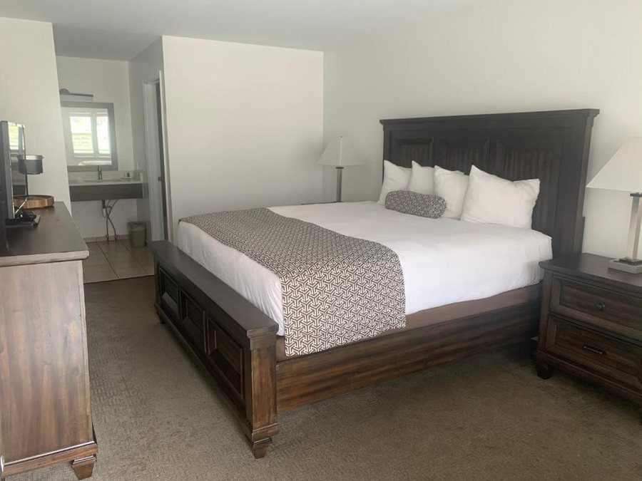 Hanging Lake Inn — Guest room