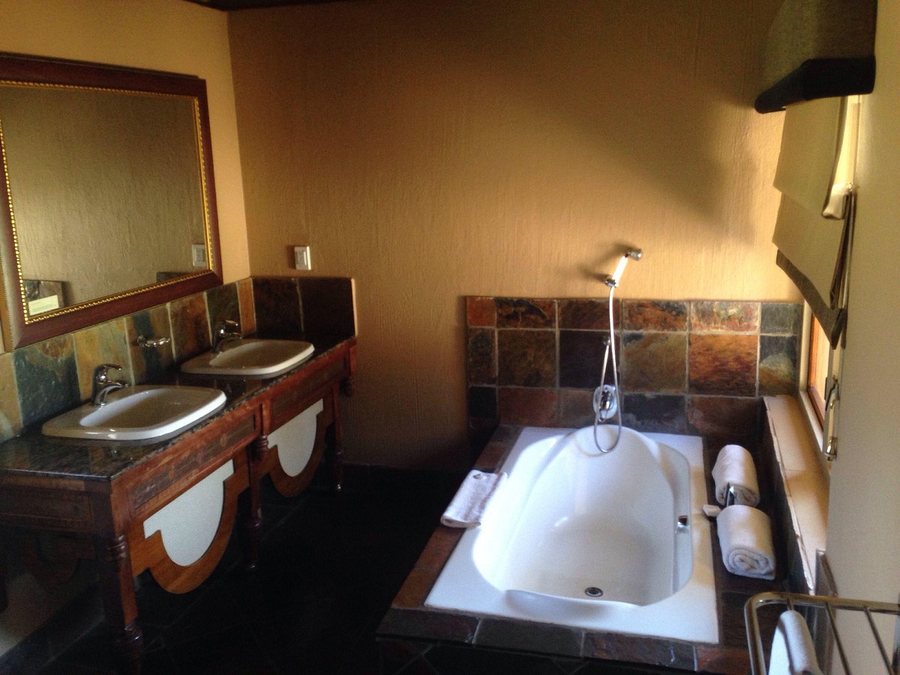 Hanglip Mountain Lodge — Bathroom