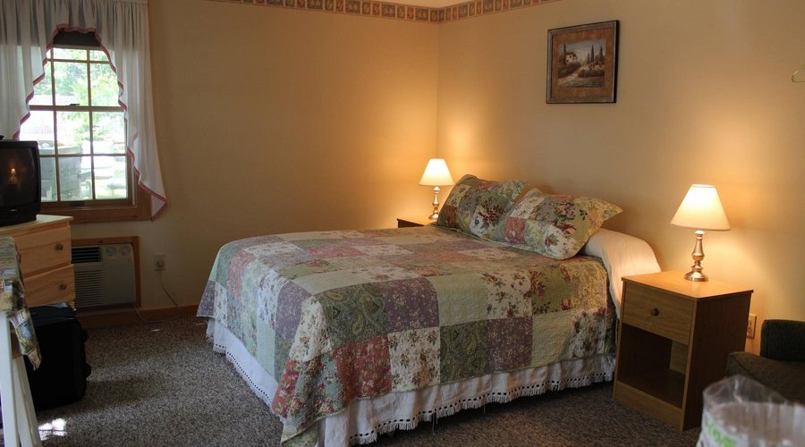 Hanscom s Motel Cottages Bar Harbor Mount Desert Island Maine — Guest room