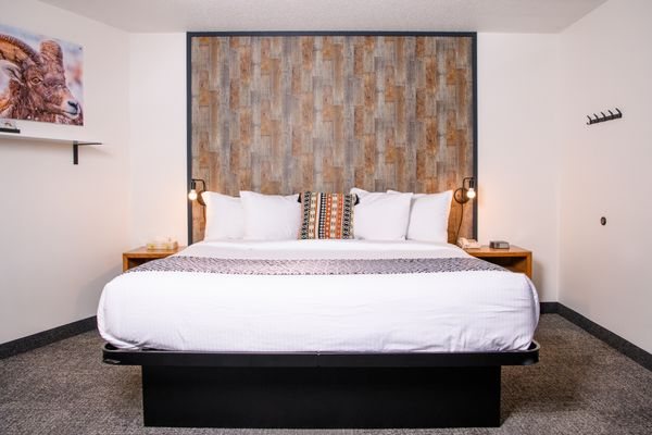 Hansen Inn Cabins — Guest room